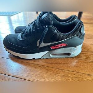 Nike men’s Air Max 90 size 10.5
